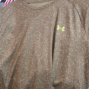Under Armour green with yellow speckled Short Sleeve Tee